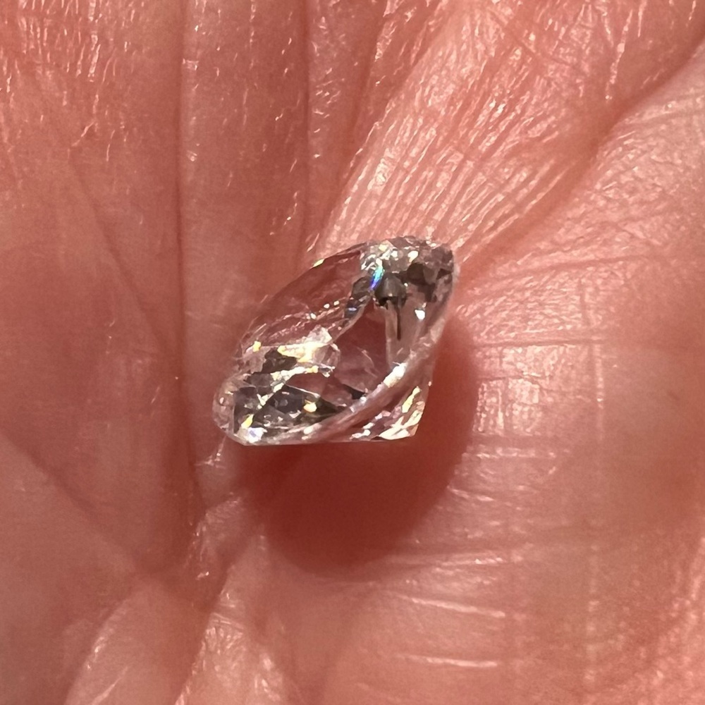 Genuine 2 carat Diamond Simulant CZ Gem by Lindenwold is brand new !